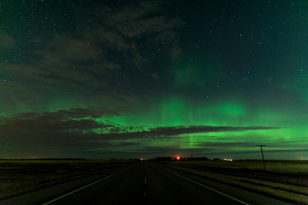 isthestorm's tweet photo. Northern Lights as see on highway 6 north of Regina Saskatchewan as seen on October 24th, at 2:32am in rhe year 2016. #regina_aurora #aurora #auroraborealis #SaskatchewanAurora #Regina #timelapse #nightphotography #spaceweather #photographerfocus #nightsky #astrophotography https://t.co/fO5WSjwfmS