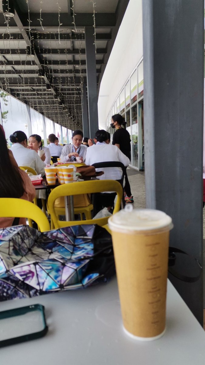 Butterdog9's tweet photo. iced coffee lang muna habang hinihintay ung bakla sa audition niya😑 https://t.co/i4VgGbZlXW