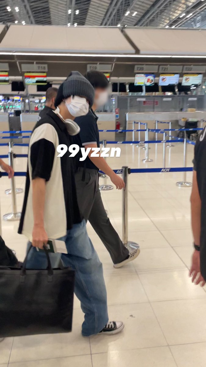 99yzzn's tweet photo. 221024 BKK 출국 🇹🇭🫶🏻
#투모로우바이투게더  #TXT           
#TOMORROW_X_TOGETHER
#연준 #YEONJUN #ヨンジュン https://t.co/vgUdhHJKe1