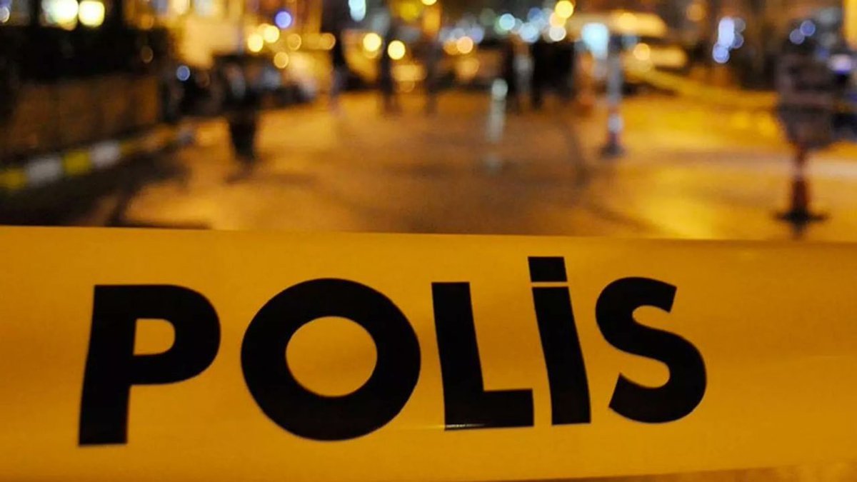 Sputnik Türkiye, [24 Eki 2022 saat 02:28] 👮‍♂️İstanbul’da görevli polis memuru Raşit Sağlam, Heybeliada vapur iskelesinde beylik tabancasıyla intihar etti. Polis memurunun silahından seken kurşun, Suriyeli bir çocuğu da yaraladı. t.me/tr_sputnik/491…