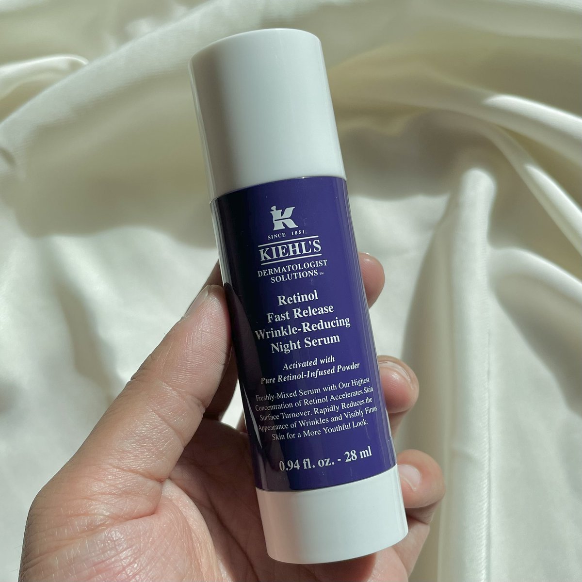 jjdoesitwork's tweet photo. เรตินอลตัวใหม่ของ Kielh’s คือตื่นมาแล้วผิวอย่างกริบ แบบเรียบเลยอ่ะ ทำงานคู่กับมอยส์เจอร์ดีๆ สักตัวคือตื่นมาผิวฟูมากกกกก พวกริ้วรอยเล็กๆ มัน��างจริงๆ บอกเลยนะว่าแรง ตอนใช้ต้องทามอยส์เจอร์ทับเยอะๆ ช่วงแรกๆ เราก็มีแดงบ้างแห้งบ้าง ทาน้อยไป แต่พอปรับๆ แล้วเออผลลัพธ์เริชเลยอ่ะ โคตรชัด https://t.co/Oikzq1d7FR