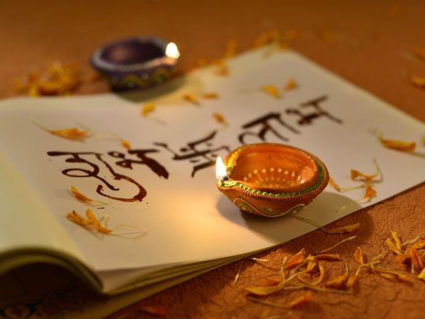 कई इतिहास को एक साथ दोहराती है दिवाली
मोहब्बत पर विजय के फूल बरसाती है दिवाली
#शुभदिवाली