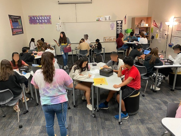 HistoryandTech's tweet photo. Unscrambling some physics with @breakoutEDU in 8th grade science @phms_panthers today.  @KesslerScience @ScienceWithMsO https://t.co/tAlKSuWYi1
