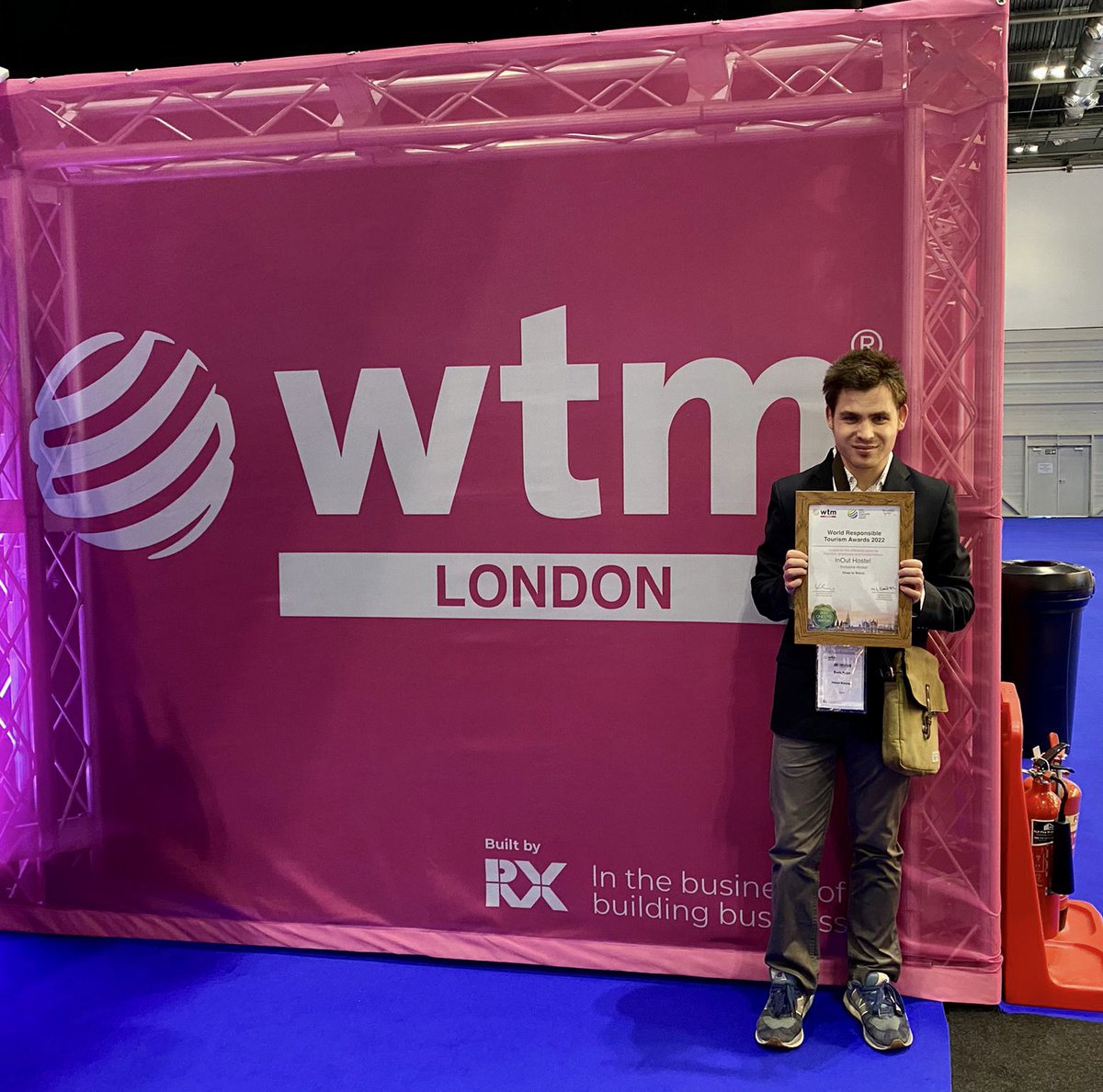 Feliz por el reconocimiento internacional “One to Watch” que ha obtenido en Londres <a href="/INOUTHostel/">INOUT HOSTEL</a> #SostenibilidadSocial en la  Feria de Turismo <a href="/WTM_WRTD/">WTM Responsible Tourism</a> <a href="/DavidHosteltur/">David Hosteltur</a> <a href="/JosepMariaGomez/">Josep Maria Gómez</a> <a href="/xsunol/">Xavier Suñol Ferrer</a> <a href="/MartaDomenech1/">Marta Domenech</a> <a href="/xfontu/">Xavier Font Urgell</a> <a href="/AlberguesREAJ/">AlberguesREAJ</a> <a href="/Xanascat/">Albergs Xanascat</a> <a href="/Hostelling/">HI Hostels</a>  <a href="/Hostelworldplc/">Hostelworld Group</a> <a href="/_dincat/">Dincat</a>