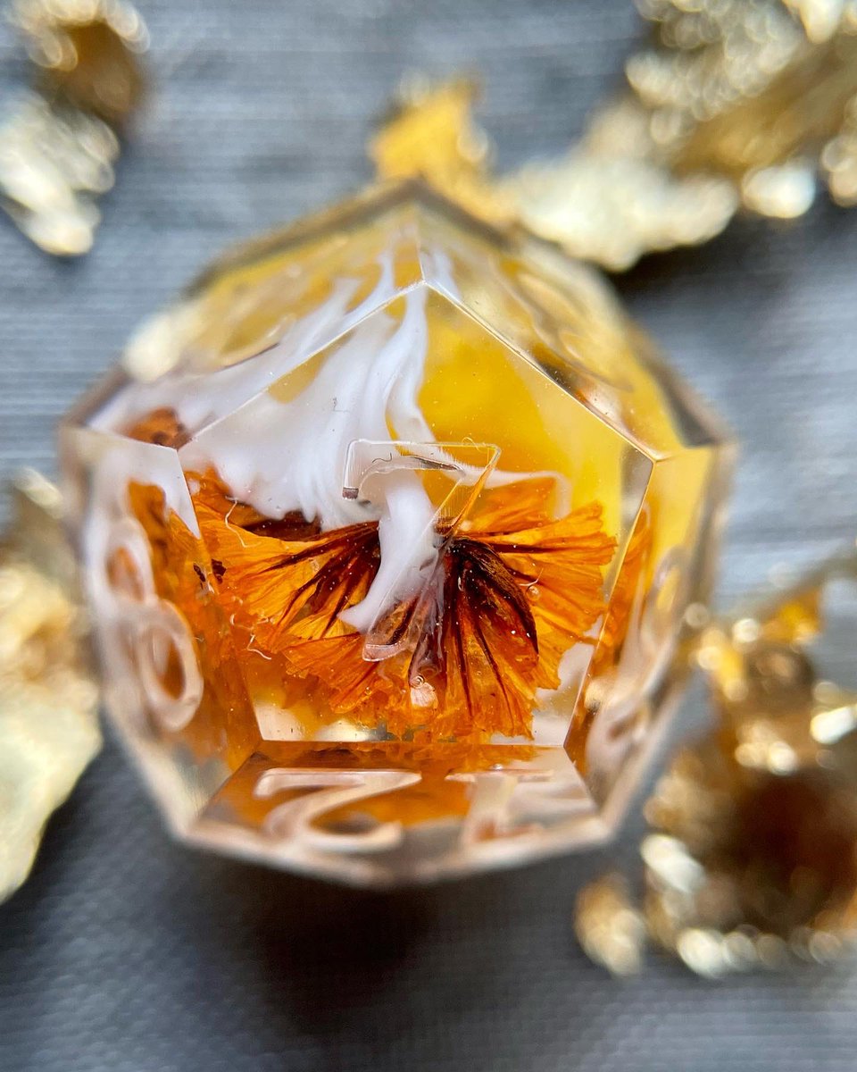 DicebyDi tweet media