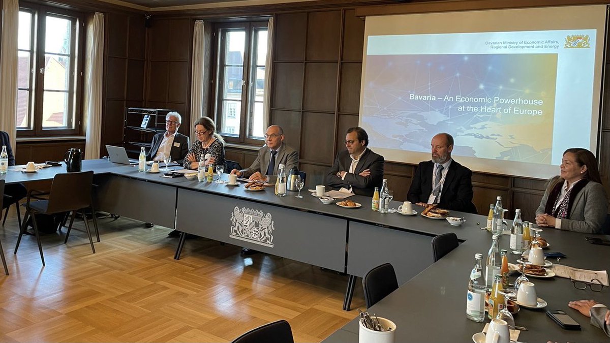 AHKChile's tweet photo. Hoy comenzó la delegación Empresarial @SofofaChile en Alemania con la visita al ministerio de Economía, Energía y desarrollo Regional en el estado de Baviera.
#PartnerForGermany https://t.co/aAVvrfw0V1