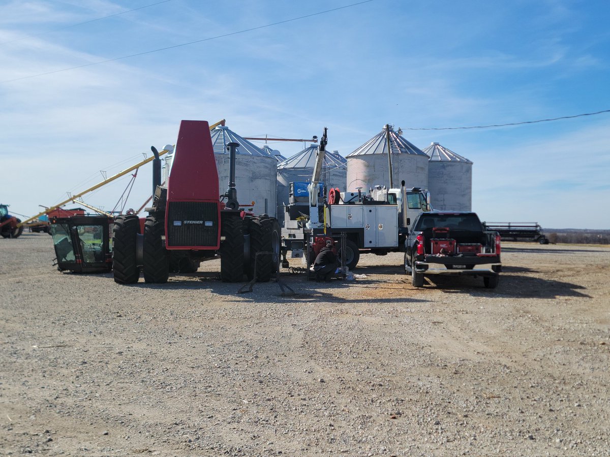 marioncofarmer's tweet photo. Trying to reduce the amount of non functioning #steigers I own to zero. I hired this job out because im spread thinner than a crack head right now.
Dude had the cab off trans out and new one in and cab back on in 3 hours https://t.co/f17FiiSOaY
