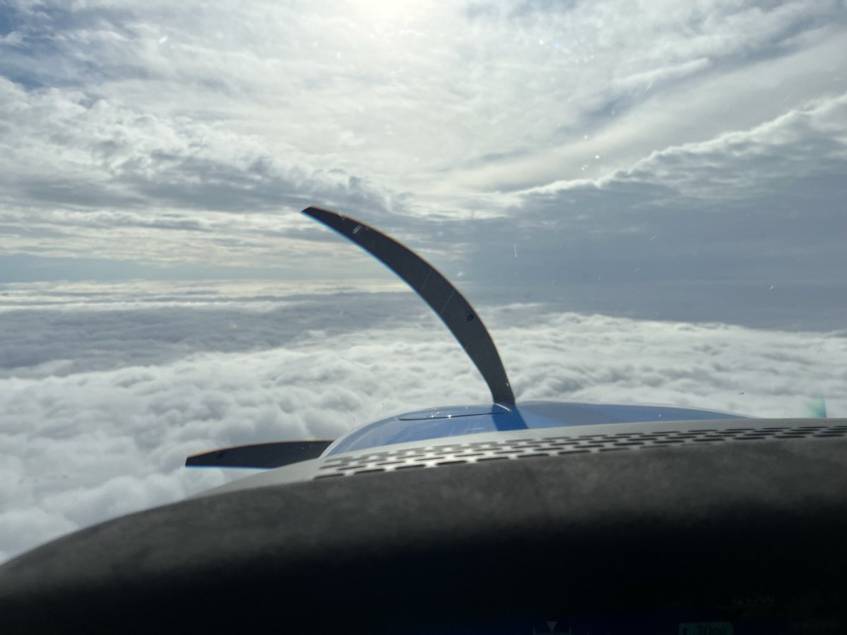 #FlightDeckMonday #SR22 #avgeek fun in and on-top of the clouds