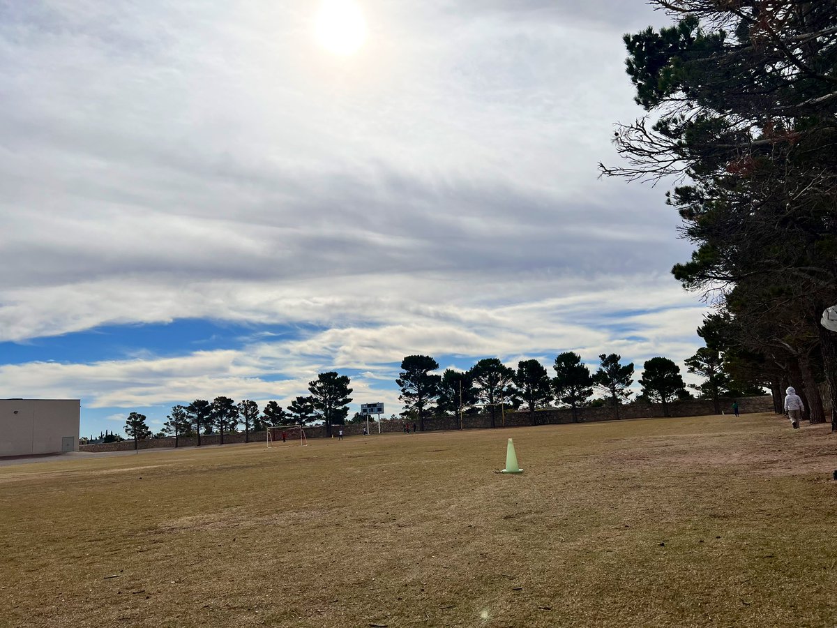 CoachDJ2016's tweet photo. Beautiful weather ⛅️ to start off this short week! Thankful today for a great day to be outside tracking our laps 🚶‍♀️🚶. #CTWPanthers #PEclassroom #WeAreClintISD #peisfun #classoutside #mondayvibes @coachramirez23 https://t.co/rdCXp57MsJ