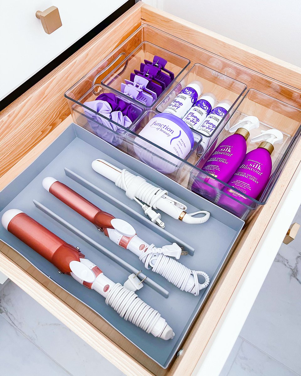 Who has time to wait for their hair tools to cool down before storing them? Not us!!! 🙅🏻‍♀️🙅🏼‍♀️ Our hair tool organizer from @Walmart includes a heat resistant silicone insert, making it the perfect solution for anyone with a busy routine. Link in bio!! 🌈✨