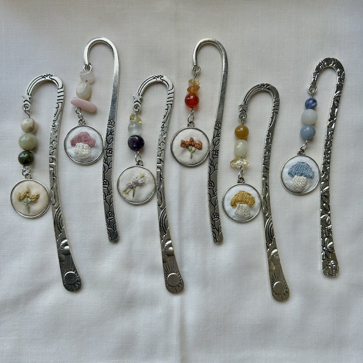 thepeachstitch's tweet photo. lots of cute handmade goodies available for your early holiday gift-giving needs! 🫶🏻 @kofi_button #kofichallenge https://t.co/Vc3cBTcXD5 https://t.co/sKFY4c0UZC