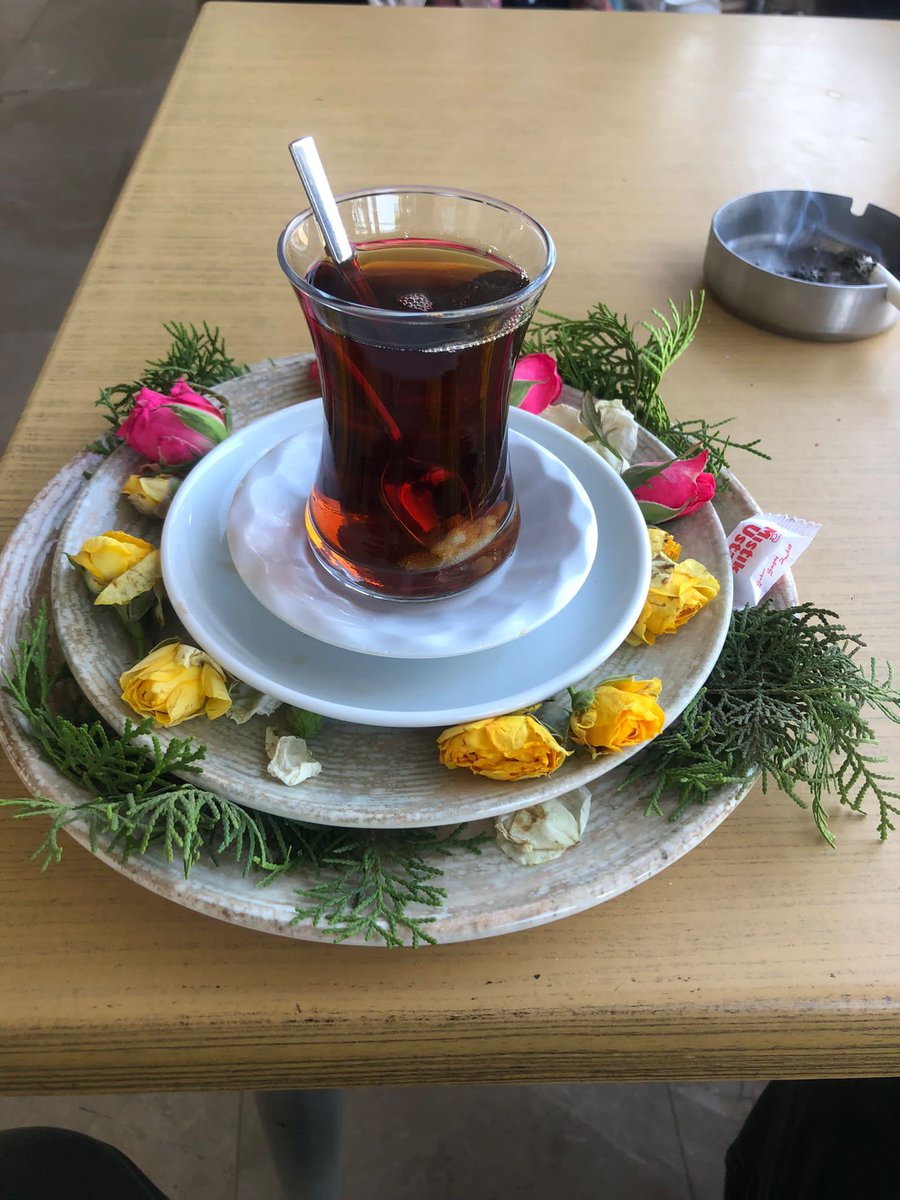 hahahande's tweet photo. şehirlerarası dinlenme tesisinde verilen çayların coşkulu sunumunu sizlerle de paylaşmak isterim ahshdhsj 🌼🌾 https://t.co/OSr6Zv9Qro