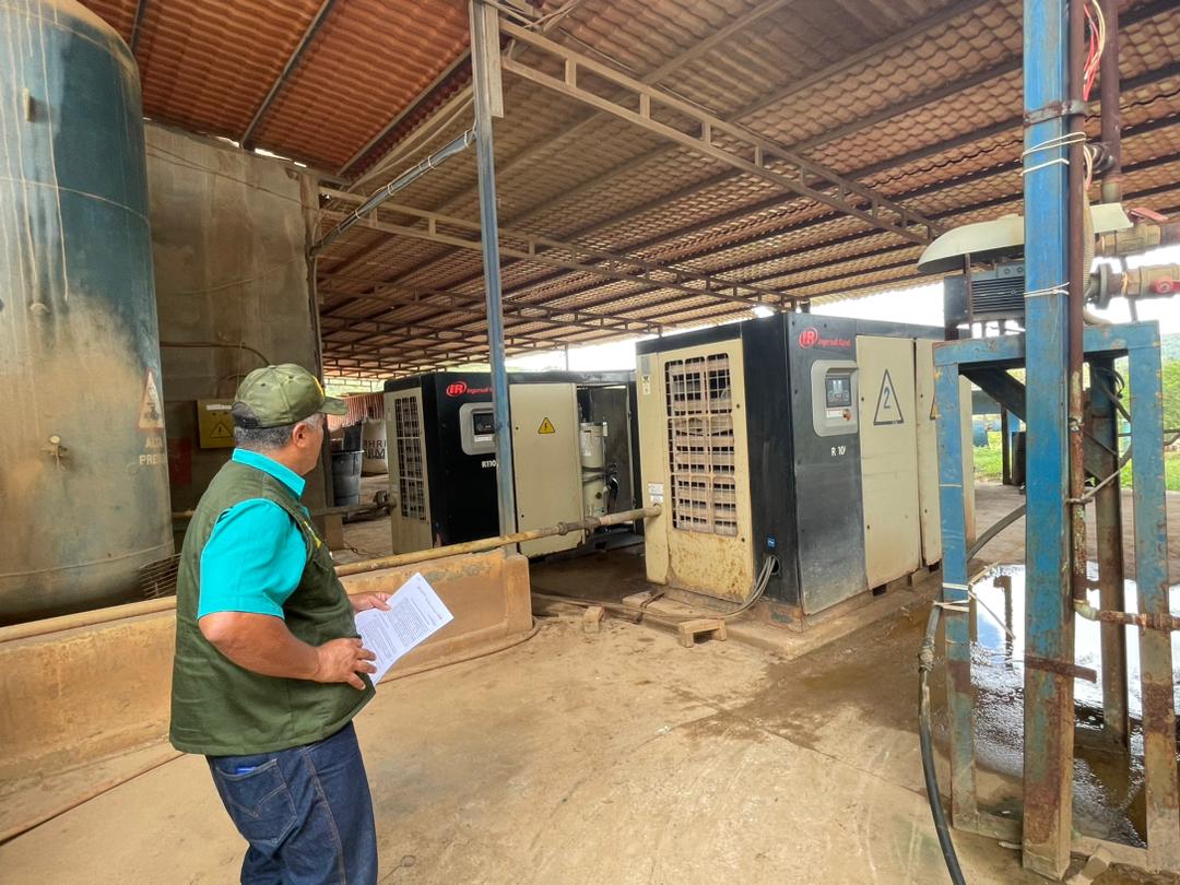 senafim_gob's tweet photo. #SenafimAlDía
#Bolívar | Los inspectores de #Senafim en su labor diaria de garantizar la óptima operativad minera realizaron inspecciones a las empresas Guayana Oro, Arena Group y Coropo Uno.
#MotorMineroEnMarcha
#VenezuelaHumanista https://t.co/B1NtYBoYjE