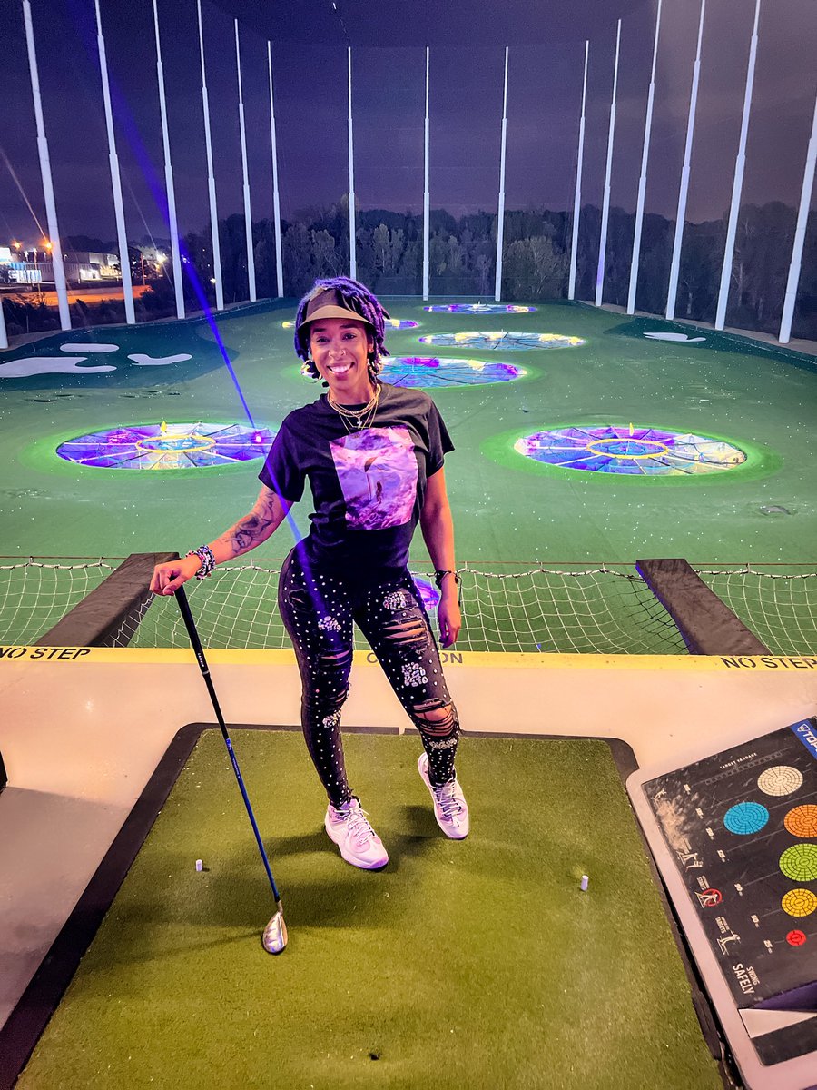 WhimsiBEA's tweet photo. Still celebrating #BEAday 🦂 🎉 @Topgolf ( Baton Rouge) yesterday with Mi Familia 🖤✨⛳️ https://t.co/qkJJM2fSf8