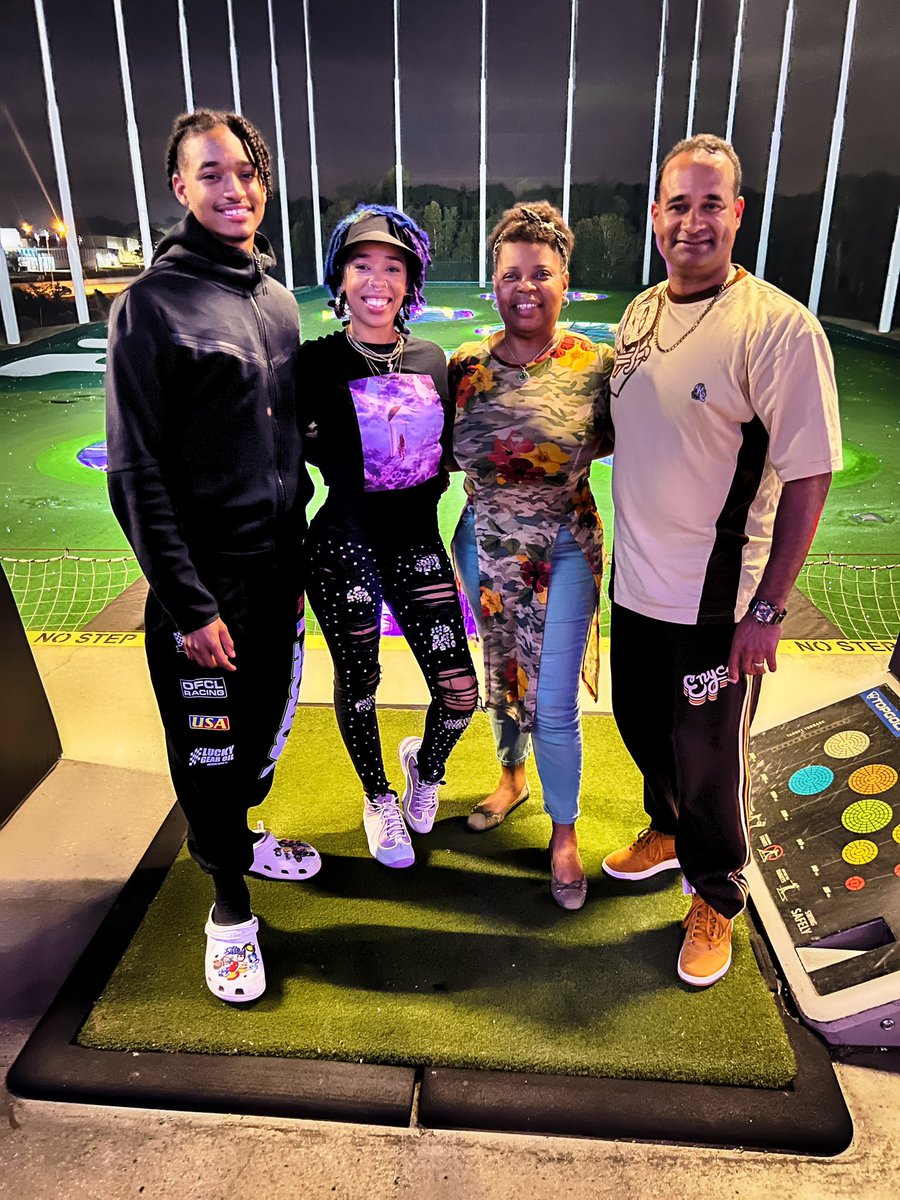 WhimsiBEA's tweet photo. Still celebrating #BEAday 🦂 🎉 @Topgolf ( Baton Rouge) yesterday with Mi Familia 🖤✨⛳️ https://t.co/qkJJM2fSf8