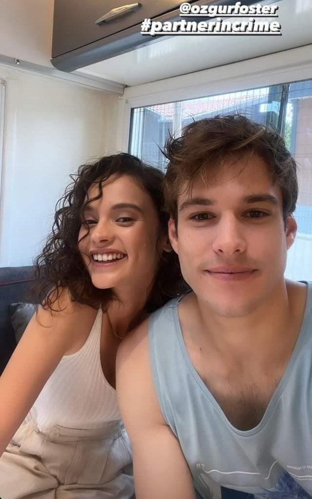 Partner in crime... diyip partner olamayan koca yürekli serra ve özgür size de bi hoşçakalın 😅