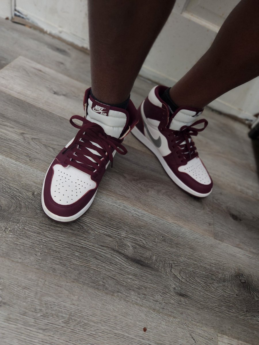 manofresh847_et's tweet photo. Day 7 of #1of1s
#sneakers #sneakerhead #copemtorockem #wearyourkicks #nicekicks #sneakeraddict #Jordan #retro1 #Bordeaux #sneakerlover #ShowMeYourKicks
@hisexcellence79 @nikestore @Jumpman23 https://t.co/KMzd2qHhHm