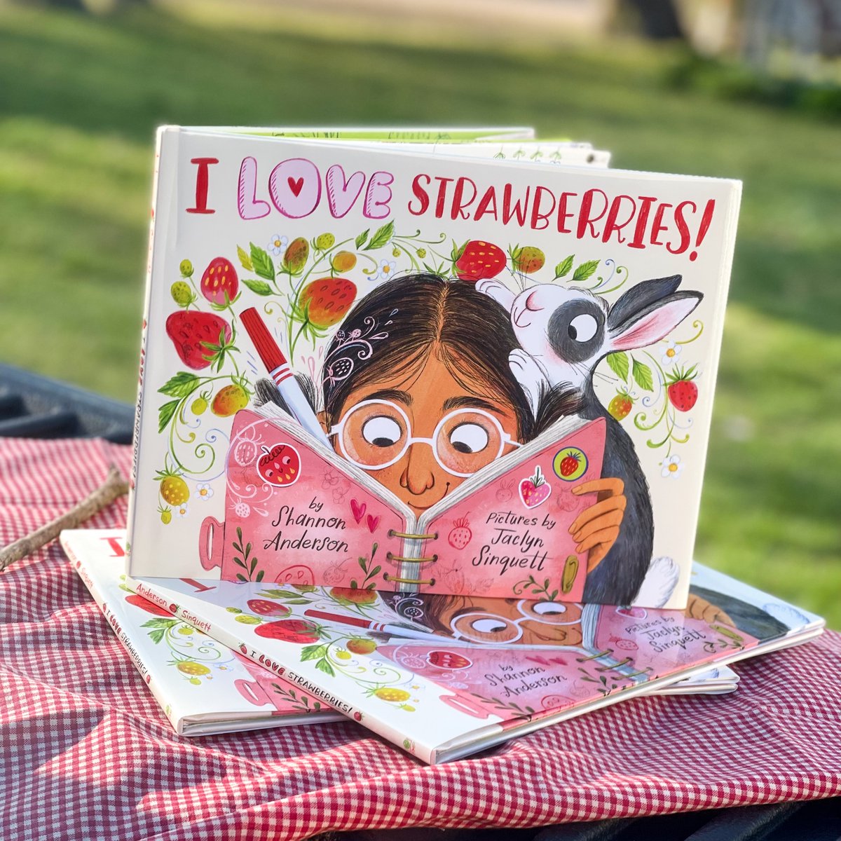 Very exciting that I LOVE STRAWBERRIES was listed as the Top Rated Picture Book of 2022 by Good Housekeeping!
feedingmindspress.com/latest-news/i-…