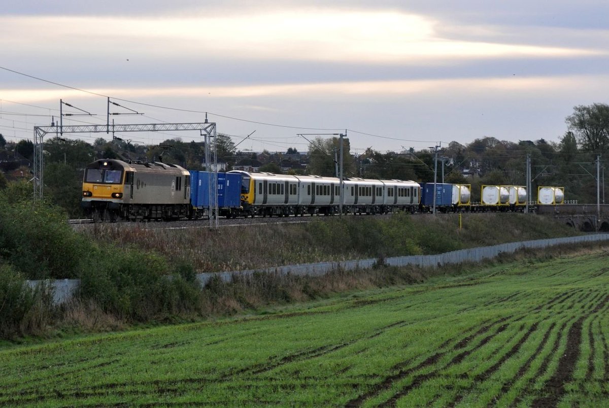 MrDeltic15's tweet image. On This Day 2013 and GBRf/Europorte 92043 drags brand new unbranded Trans-Pennine Express 350401 out of Northampton as 6X50 Dollands Moor to Crewe - nine years later and 350401 is a regular at Northampton now working for LNWR #Class92 #Class350 @railcamlive @FreightmasterUK