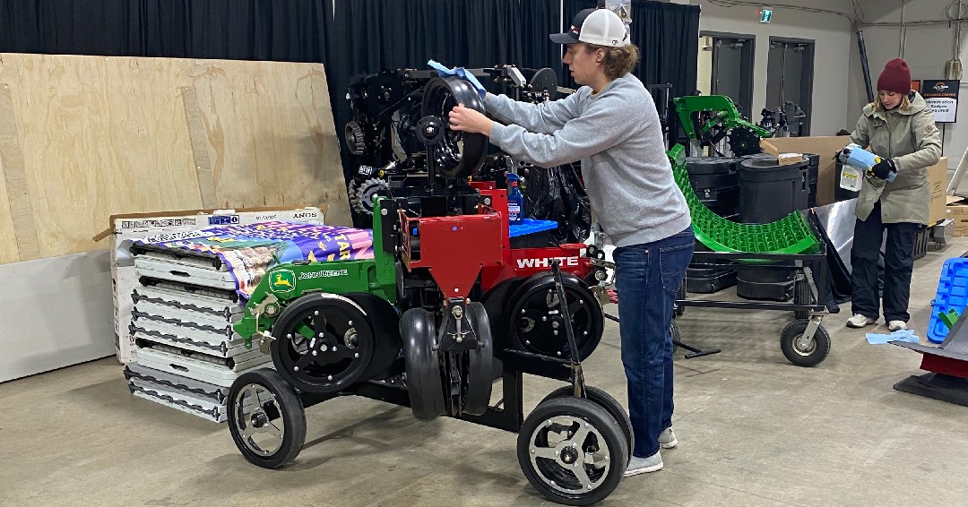 It's set up day here at @agritradetoday and the #TradeShowWarriors are hard at work cleaning our displays!

#AgriTrade22 #AgShow #AgTradeShow #ThundestruckAg #FarmingSolutions #FarmShow #FarmCanada #CdnAg