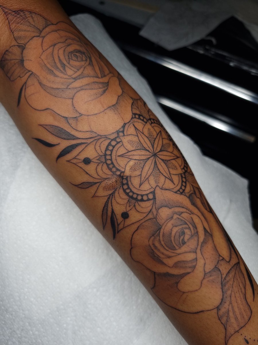 not my usual style but had so much fun doing this piece, the end result is so satisfying 😍