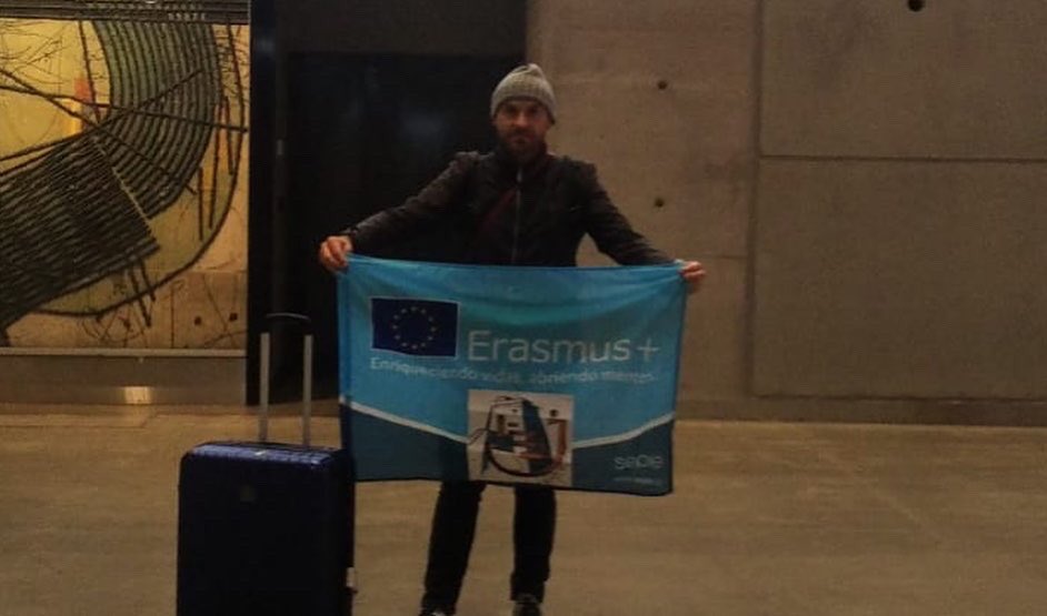 En el IES Jaroso apostamos firmemente por la FP, así que un profesor del Ciclo de Grado Medio en Instalaciones de Telecomunicaciones se ha desplazado a 🇫🇮 Porvoo (Finlandia) para conocer de 1a mano este tipo de enseñanzas.
💡✈️ Te toca traer nuevas e interesantes ideas, Raúl.