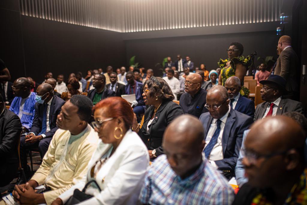 mickhail_ndong's tweet photo. Après l’étape nationale de son #roadshow d’information sur son opération d’Appel Public à l’Épargne, la @SCG_Re est actuellement en tournée auprès des pays de la zone #CEMAC.

✅ Jusqu’au 30 novembre, vous avez la possibilité de devenir actionnaire de la SCG-Ré. 

📸📍 Douala https://t.co/1wtxz7EcnV