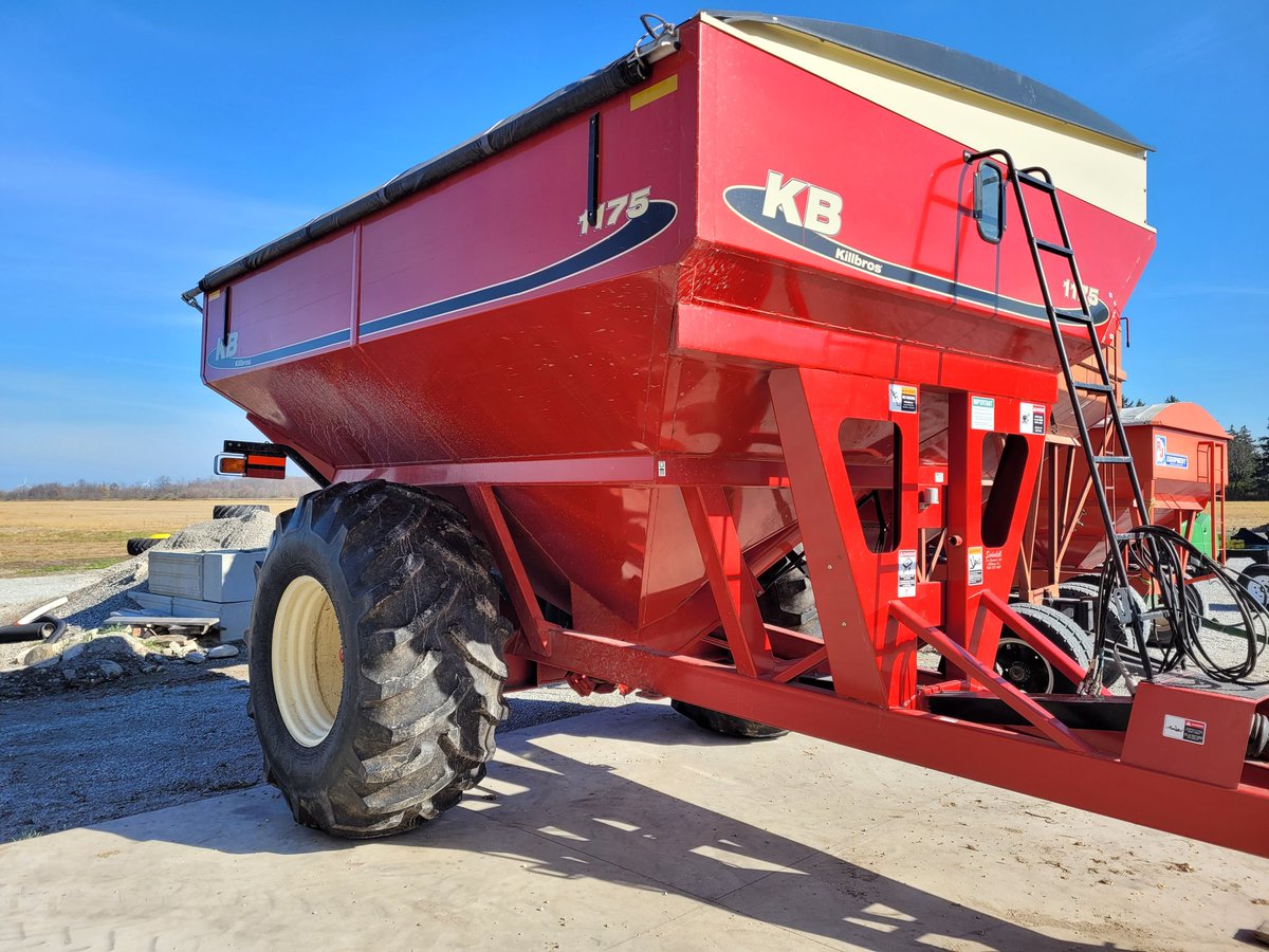 FOR SALE:

Killbros 1175 Grain Buggy, tarp, 30.5 32 tires, lights. Like new. 

$35,000 CAD

Please Retweet!

Call or text 5194642833
