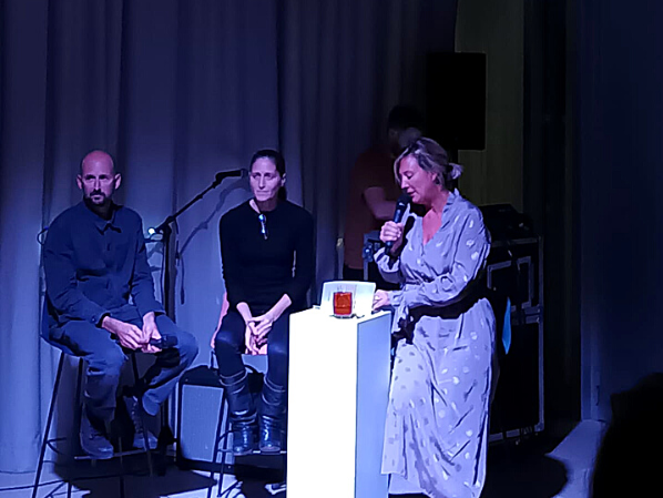espritdessens's tweet photo. En direct de la 5ème soirée des #MondesNouveaux à la @FonPernodRicard ! 

A cette occasion, @OliviaCuir, fondatrice d’Esprit des Sens, est invitée par @cnaphegyi1 pour animer une conférence sur le soin aux morts. https://t.co/XjTzHER976