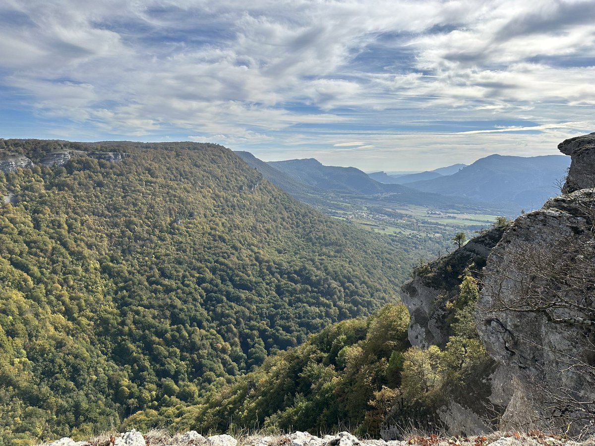 RikiAbad's tweet photo. Preciosa ruta circular por la Sierra de Urbasa.
Cinco horas de bici por paisajes espectaculares y un terreno que enamora a cualquiera: 53,3 Km y 1.280 metros➕
Ruta muy recomendable!!!!
#sierraurbasa #estaesnavarra #ebike #trek #trekfuelexe #disfrutando #puravida https://t.co/zKeQKruTUI