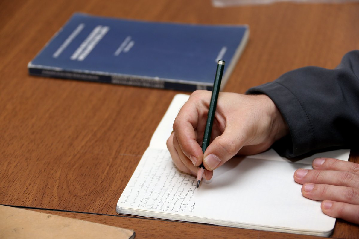 Sexta-feira (11/11) é o último dia para se inscrever no processo seletivo da FFLCH-USP para contratação de professor doutor por prazo determinado. Docente vai atuar no DCP e será pesquisador associado ao CEM-Cepid/Fapesp: centrodametropole.fflch.usp.br/pt-br/noticia/… 
(Foto:Cecília Bastos/USP Imagens)