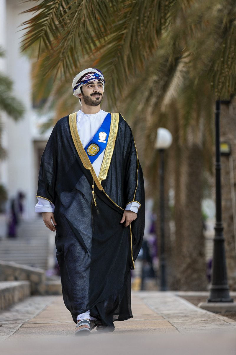 3marwan98's tweet photo. بالأمس ينتهي حفل التخرج واليوم يبدأ عامي ال٢٤. كل عام وأنا بخير🌟 https://t.co/DUcZMPz51u