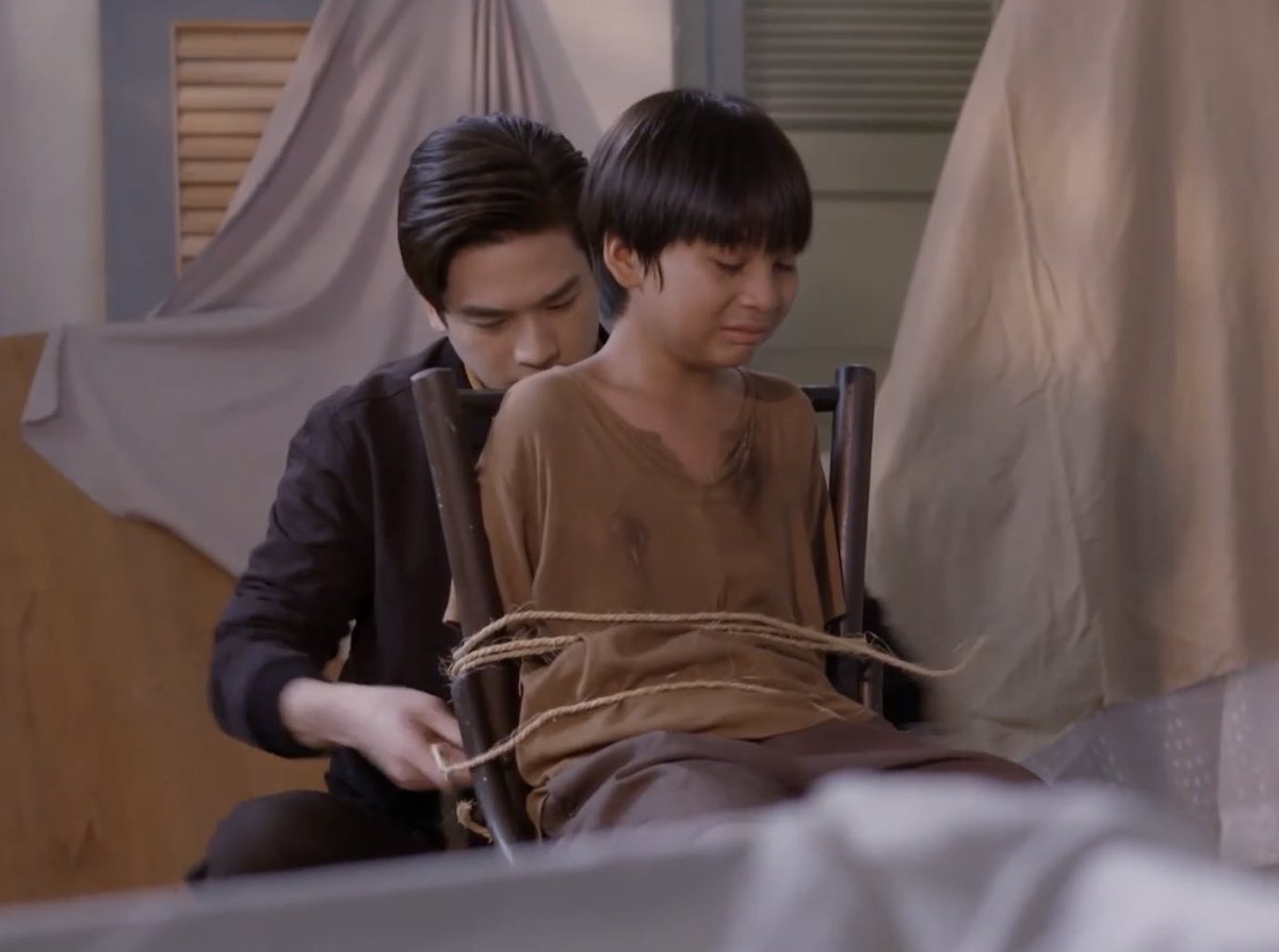 เอาจริงๆเรื่องนี้หยางคือบทพระเอกมากกกก  มีการพัฒนาตัวละครจากเด็กไม่เอาไหน สู่คนที่รับผิดชอบทุกคน มีความดีบริสุทธิ์มีความรักที่ดี ปกป้องคนดีทำลายคนชั่ว รักครอบครัว เหมาะกับการเป็นผู้นำตระกูลมาก

ส่วนเทียนคือบทนายเอก ส่วนจิวอ่ะคือบทสามีนายเอกอีกที.555555555 
🤣🤣
#คุณชายep11