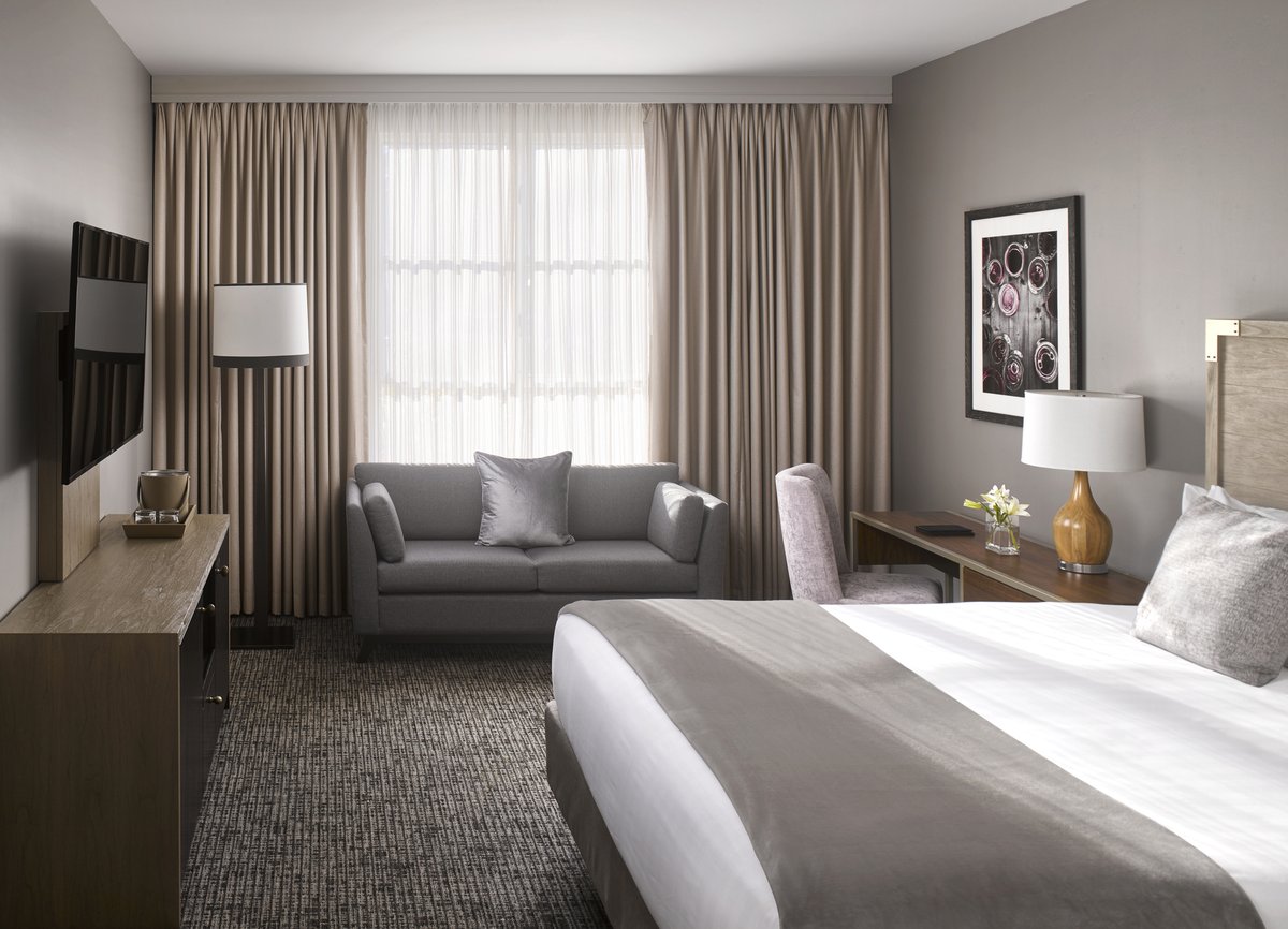 HyattRegencySWC's tweet photo. What could be better than a restful night’s sleep in one of our modern King one-bedroom suites? 😴 https://t.co/fbglibxbq7
