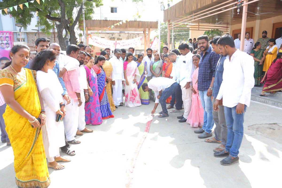 TPadmaRao's tweet image. మునుగోడు ఉప ఎన్నికల్లో టీఆర్ఎస్ అభ్యర్ధి కూసుకుంట్ల ప్రభాకర్ రెడ్డి గారు విజయం సాధించిన సందర్భంగా సికింద్రాబాద్ లో తెరాస శ్రేణుల సంబరాలు.

#MunugodeWithTRS #MunugodeBypoll