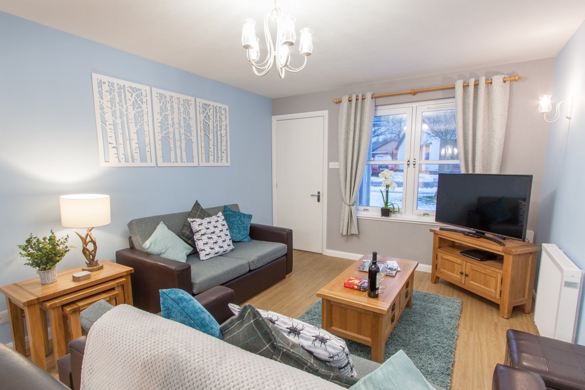 Silvergladesllp's tweet photo. LATE AVAILABILITY FOR NEW YEAR. Due to a cancellation availability in the 4-star Reindeer Retreat which sleeps 4-6 guests and just a 10 minute walk into Aviemore. Now at a special discounted rate.
30th-4th £1065 for 4 nights 
31st-3rd £995 for 3 nights

https://t.co/ouiZpoa1fa https://t.co/fWUDqF4YnC