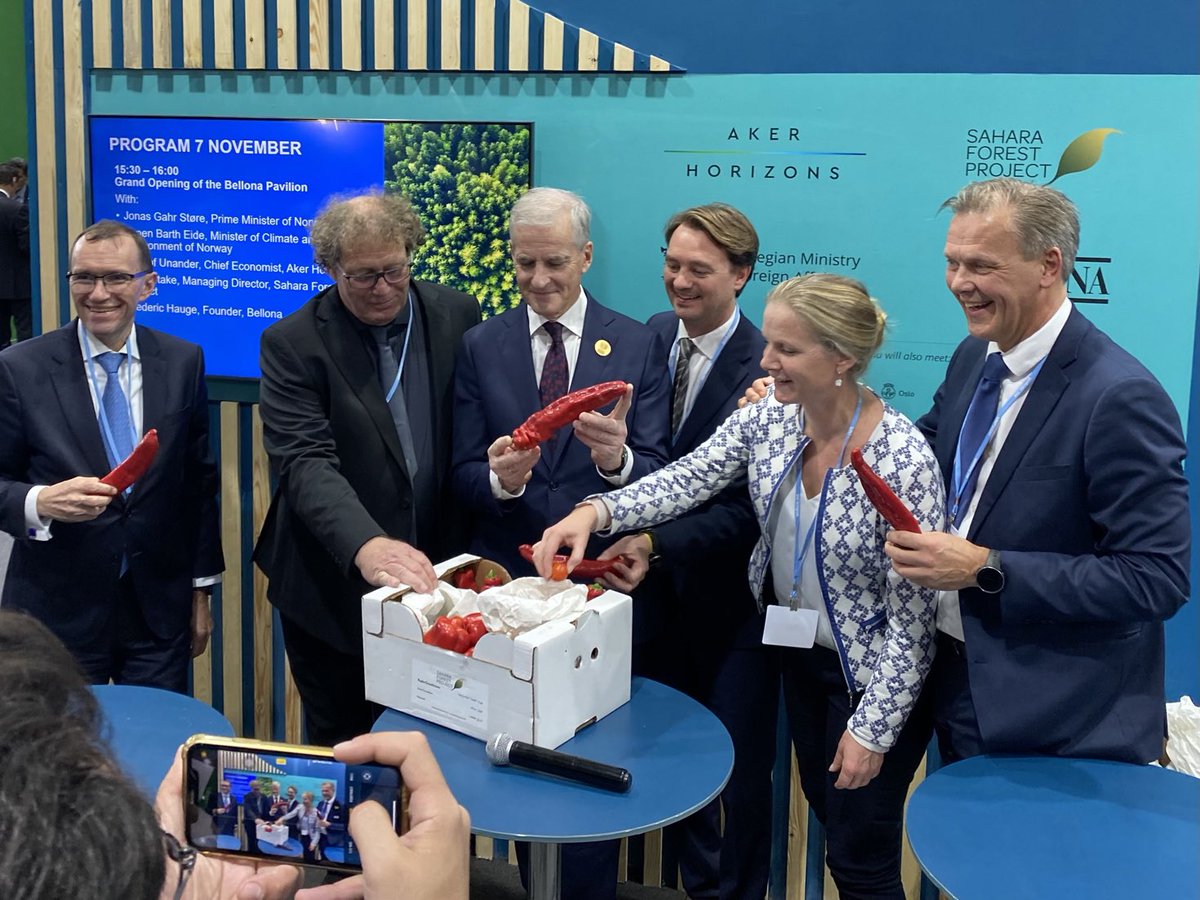 Åpning av den norske standen med ⁦<a href="/jonasgahrstore/">Jonas Gahr Støre</a>⁩ på #COP27. Stas med grønnsaker fra ⁦<a href="/SaharaForestPro/">SaharaForestProject</a>⁩! ⁦<a href="/Bellona_no/">Bellona</a>⁩ ⁦<a href="/EspenBarthEide/">Espen Barth Eide</a>⁩ ⁦<a href="/FUnander/">Fridtjof Unander</a>⁩