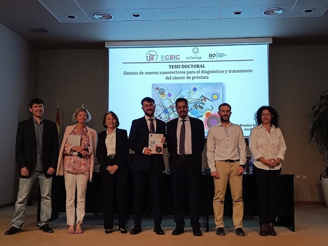 NanomedCSIC (@nanomed_csic) on Twitter photo Cristian Rosales Barrios, del grupo Síntesis Asimétrica y Nanosistemas Funcionales del <a href="/IIQ_US_CSIC/">IIQ (CSIC-US)</a>, ha defendido su tesis doctoral de forma extraordinaria ☺️ ¡Enhorabuena!
#ConexionesCSIC #Nanomedicina #csic Cristian Rosales Barrios, del grupo Síntesis Asimétrica y Nanosistemas Funcionales del <a href="/IIQ_US_CSIC/">IIQ (CSIC-US)</a>, ha defendido su tesis doctoral de forma extraordinaria ☺️ ¡Enhorabuena!
#ConexionesCSIC #Nanomedicina #csic