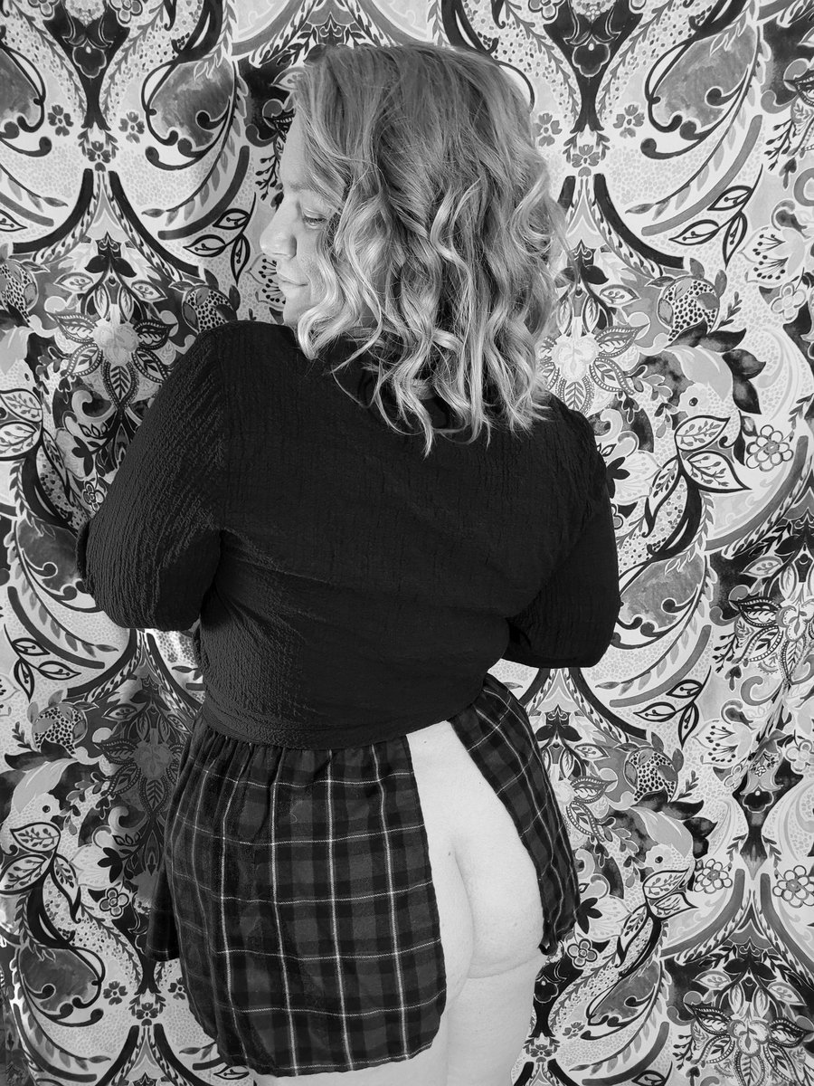65% off your first month

~ Daily Photos &amp; Conversations, Weekly Videos, Customs &amp; Items To Sell Available 
~ Kinky &amp; Submissive, Pregnant, SAHMilf
~ 27, 5", 190