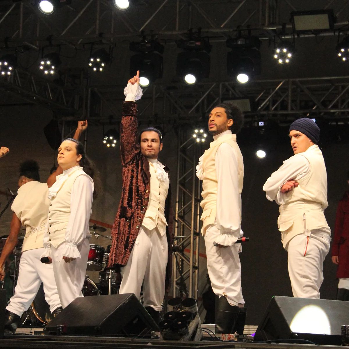 BwayMeme's tweet photo. 🇺🇸 No dia 12 vai acontecer 'Alexander - Hamilton Tributo', um show em português inspirado no musical da Broadway.

A apresentação vai acontecer no Teatro Feevale em Novo Hamburgo no Rio Grande do Sul. https://t.co/bOh9iHa37U