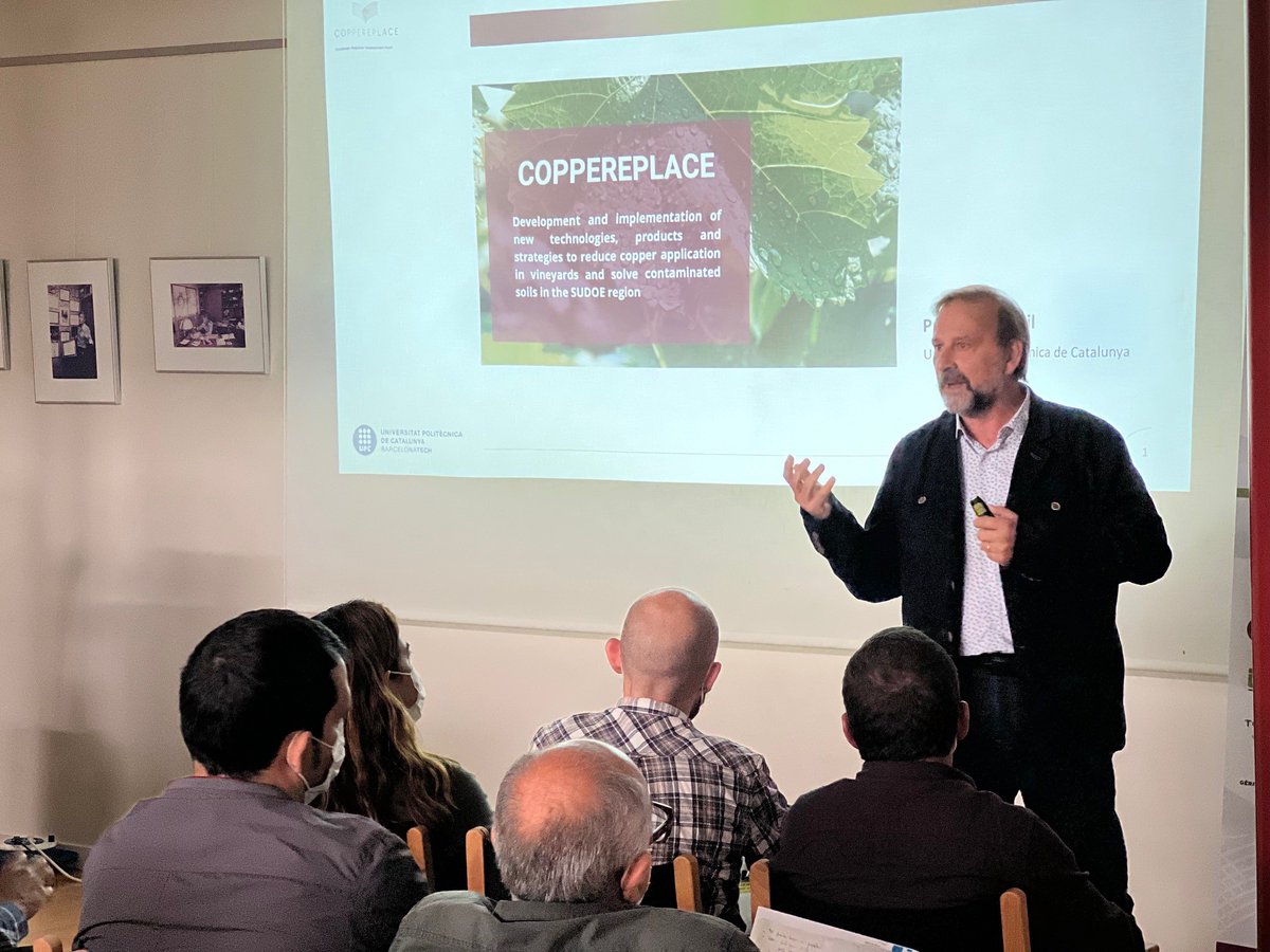 umadeabupc's tweet photo. Dijous passat vam participar en la jornada PATT "Noves tècniques per a la reducció de fitosanitaris en vinya" presentant els resultats del projecte #COPPEREPLACE,  juntament amb @clusterinnovi @jeanleon1963 i @waatic_   @Sudoe5 https://t.co/vlwzTEVE2h