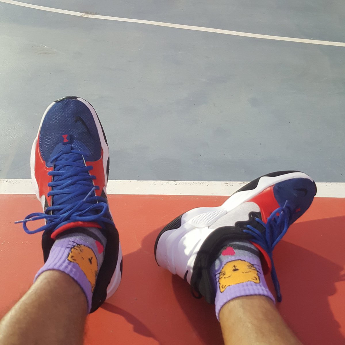 OwenLoki's tweet photo. สีสดกว่าสนามก็รองเท้านิละ PG5
#pg5
#nikepg
#nikepg5
#PaulGeorge https://t.co/Up5Qy1rVfr