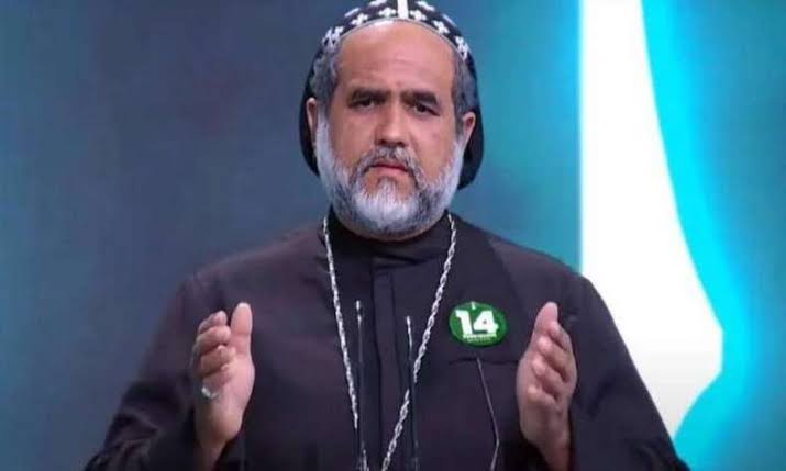 AleMarchi9's tweet photo. Passando pra avisar que o Padre Kelmon está de greve. Ele não realizará missas hoje.
Informe a "todas" as pessoas que "frequentam" a "Igreja" dele.
#PadreFake https://t.co/s325Nxw2A5