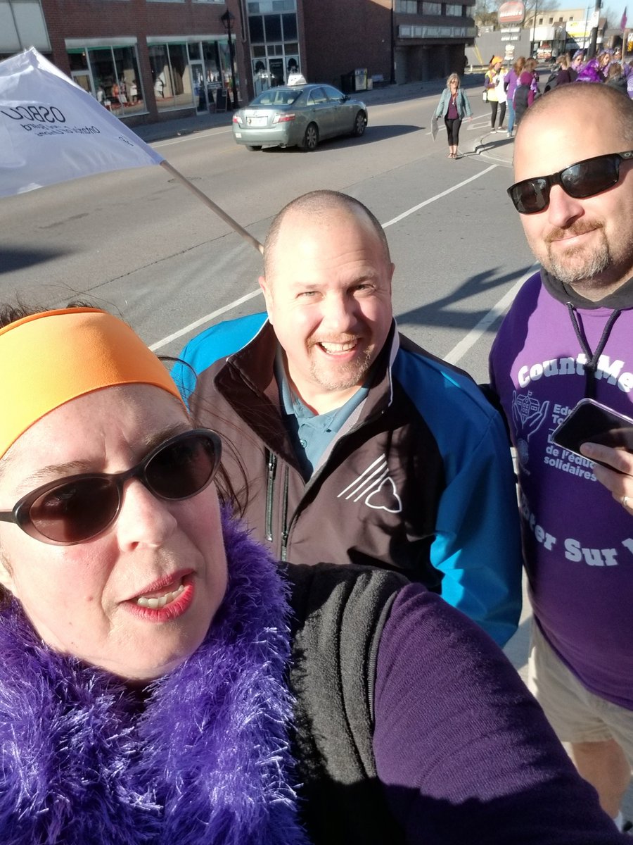 Another great demonstration of strength on the #ygk #CUPE line.  <a href="/osbcucscso/">OSBCU-CSCSO</a> 
Look who I met at today 'on the line' <a href="/davedoran78/">OPSEU Local 462 Vice-President</a> and his brother-in-law. #Solidarity