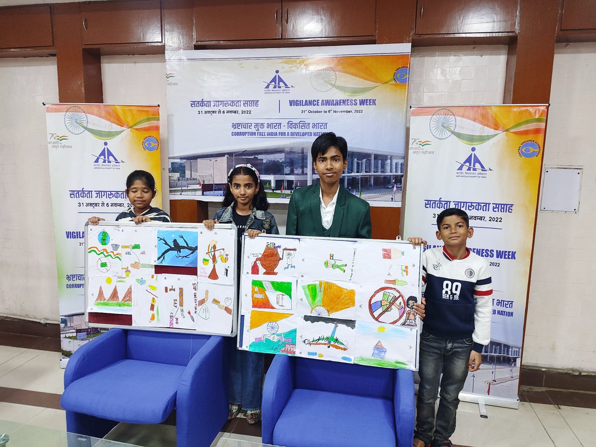 aaiRanchiApt's tweet photo. सप्ताह भर चले #सतर्कता_जागरुकता_सप्ताह_2022 के समापन के अवसर पर बच्चों द्वारा बनाई गई कलाकृतियों को उन्होंने प्रदर्शित भी किया, उपस्थित सभाजनों ने इसे काफी सराहा।
#VAWAAI2022
#Honesty_For_Development
#Corruption_Free_Nation
@CVCIndia
@AAI_Official
@aairhqer https://t.co/iNOxtecSmj