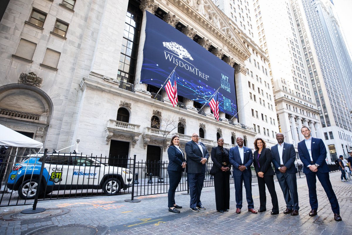 Ahead of Investor Day 2022, NiSource Executive Leadership Team gathers around one of our Picarro advanced leak detection vehicles outside the <a href="/NYSE/">NYSE 🏛</a>.   

Next up we head inside to talk to investors about our plans. 

Learn more at NiSource.com/InvestorDay2022 $NI