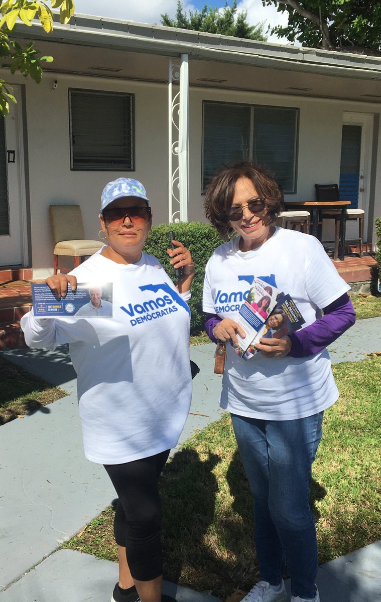 MiVecinoLLC's tweet photo. These women canvassers are giving their all to #GOTVBlue because they know their rights are on the ballot.🌊

Our communities need to VOTE!!🗳 https://t.co/reQmfF81b9