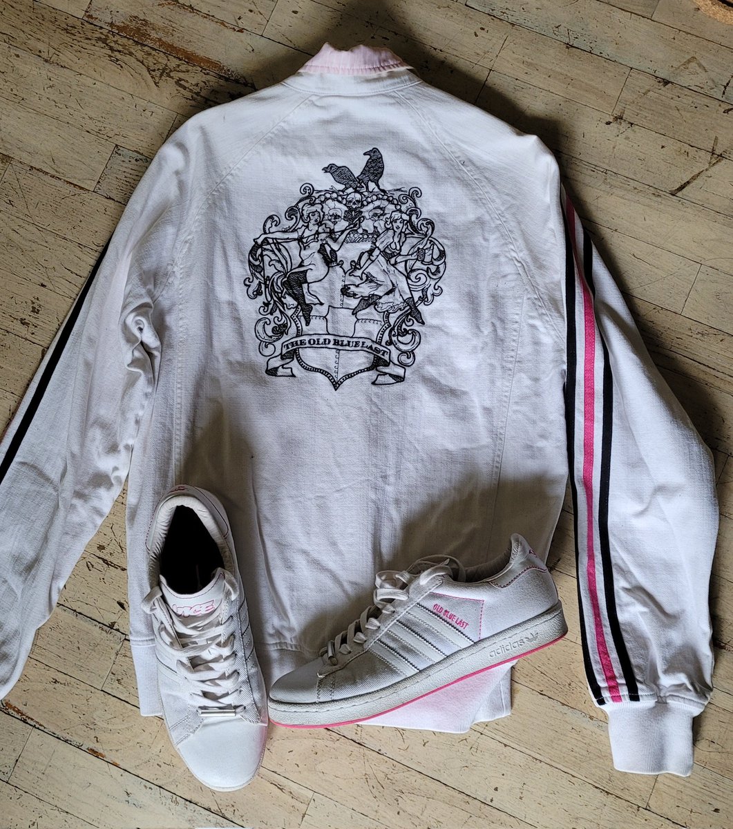 Adidas_tracktop's tweet photo. Adicolor P3 2006, the vice and old blue last collection.
Shoes new in my collection.
#adidas #adicolor #trefoil #theoldbluelast #Vice #pink #adidasoriginals #3stripes #London #England @adiFamily_ @Dadidassler @VICE @theoldbluelast https://t.co/eoiSC2ZqiF
