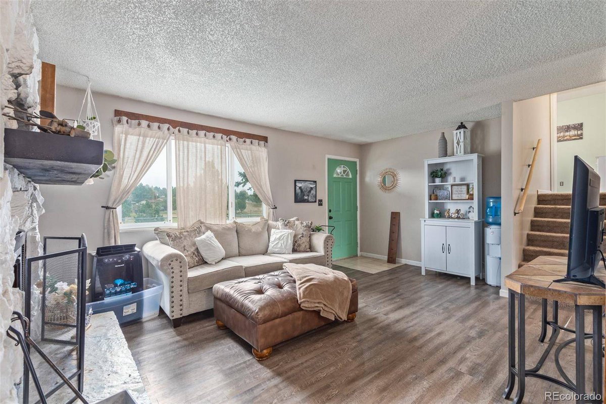 iselldenver's tweet photo. New Listing Price: $522,500 732 E Chestnut ST, Elizabeth, CO 80107 is a fantastic property with 5 bedrooms and 2.0 bathrooms. See more here: https://t.co/O6CsM75Ioc https://t.co/YKkHfYuPPL