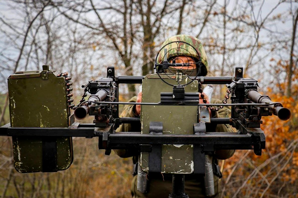 Mykolaiv National Guard fighters created a launcher with PK machine guns to destroy enemy drones. For mobility, it was installed on a pickup truck. It has already shot down three Shahed-136 drones. #UkraineWllWin